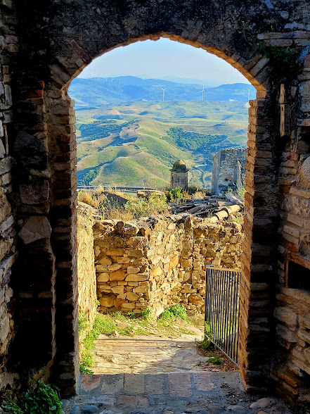 You are currently viewing Craco – a ghost town in Basilicata.